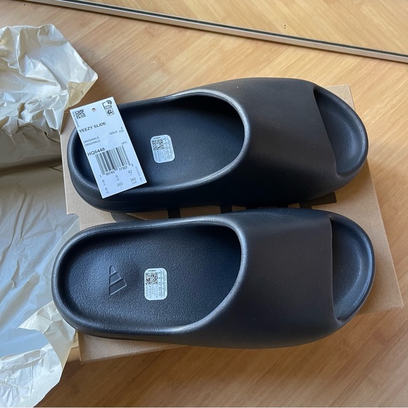 Yeezy slide “onyx” NWT - Picture 6 of 11